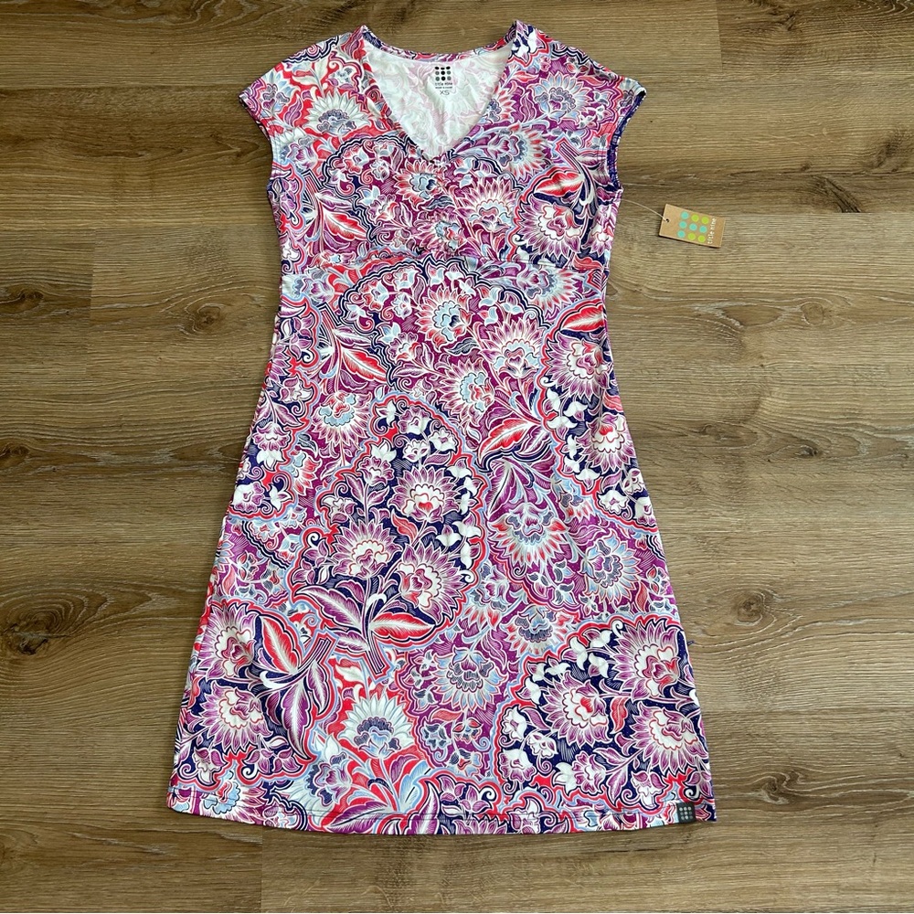 Title Nine V-Neck Daring Dress XS NWT Tennis Hiking Outdoors Pickleball Floral